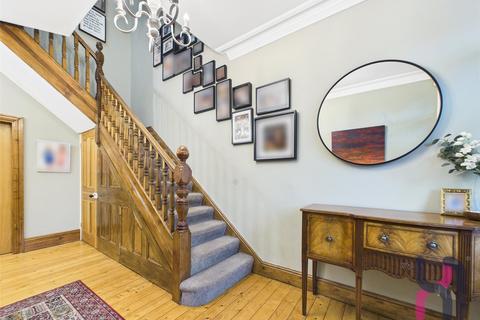 4 bedroom semi-detached house to rent, Claremont Road, Salford, M6