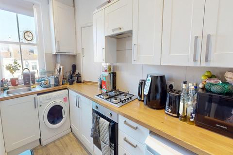 3 bedroom flat to rent, Brunswick Place, Hove, BN3