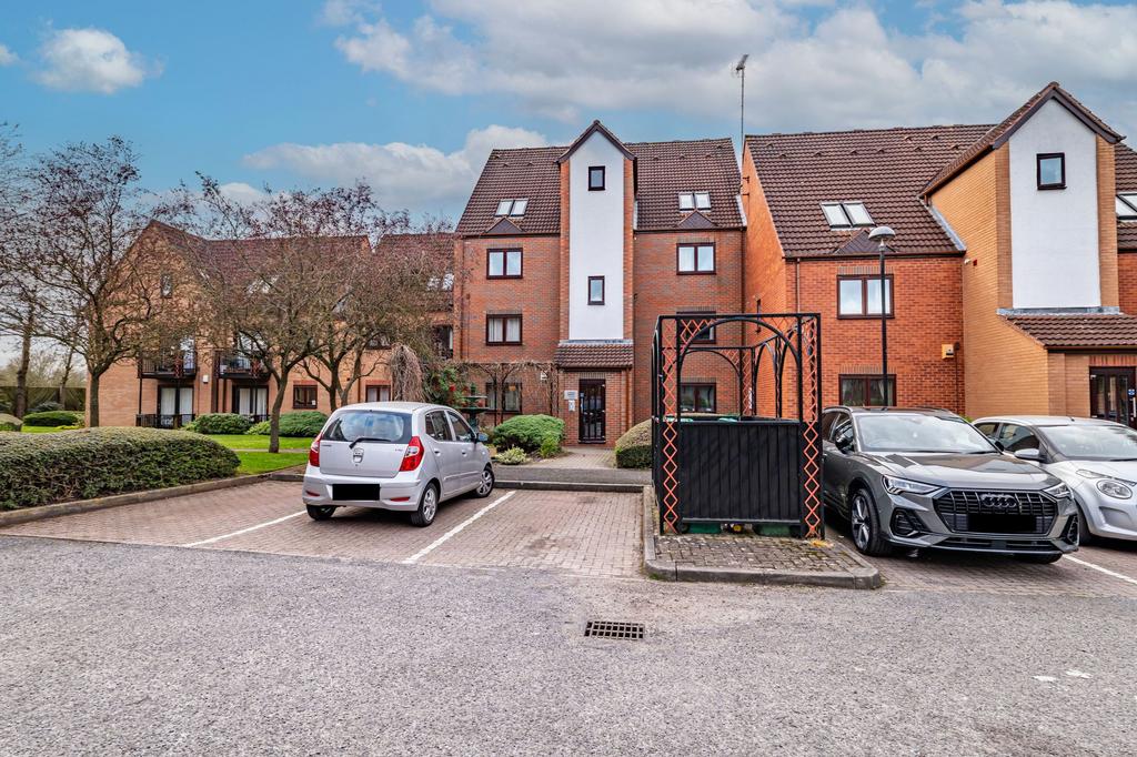 2 bedroom flat for sale