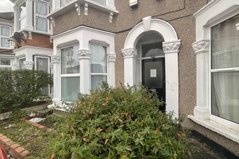 1 bedroom flat to rent, Elgin Road, Seven Kings, Essex