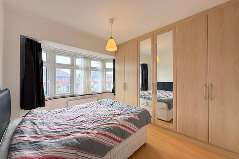 3 bedroom semi-detached house for sale, Calder Gardens, Edgware, HA8