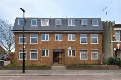 2 bedroom flat to rent, Terrick Road, London