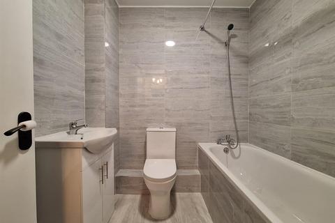 2 bedroom flat to rent, Terrick Road, London