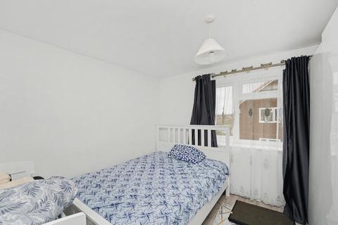 1 bedroom flat for sale, Barrowfield Close