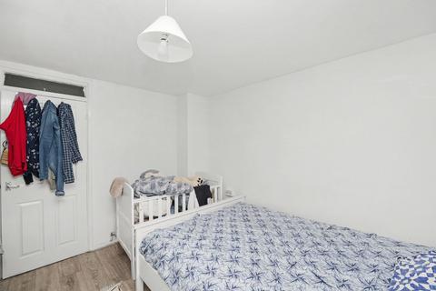 1 bedroom flat for sale, Barrowfield Close
