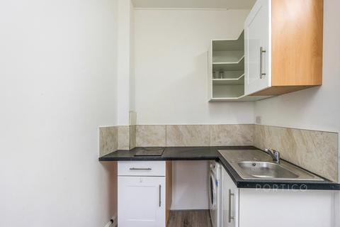 2 bedroom flat to rent, High Road Leyton, E10