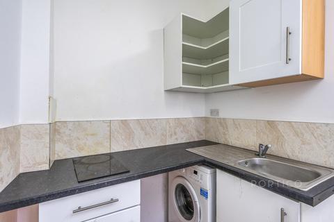 2 bedroom flat to rent, High Road Leyton, E10