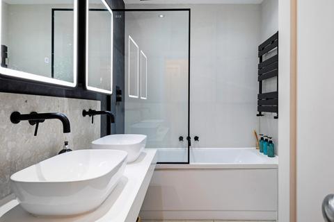 1 bedroom flat for sale, Westbourne Gardens, London, W2