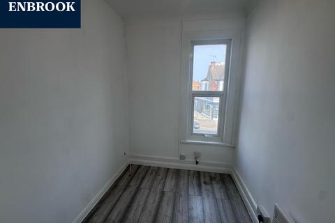 1 bedroom house of multiple occupation to rent, London Road, Westcliff-on-Sea SS0