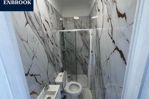 1 bedroom house of multiple occupation to rent, London Road, Westcliff-on-Sea SS0