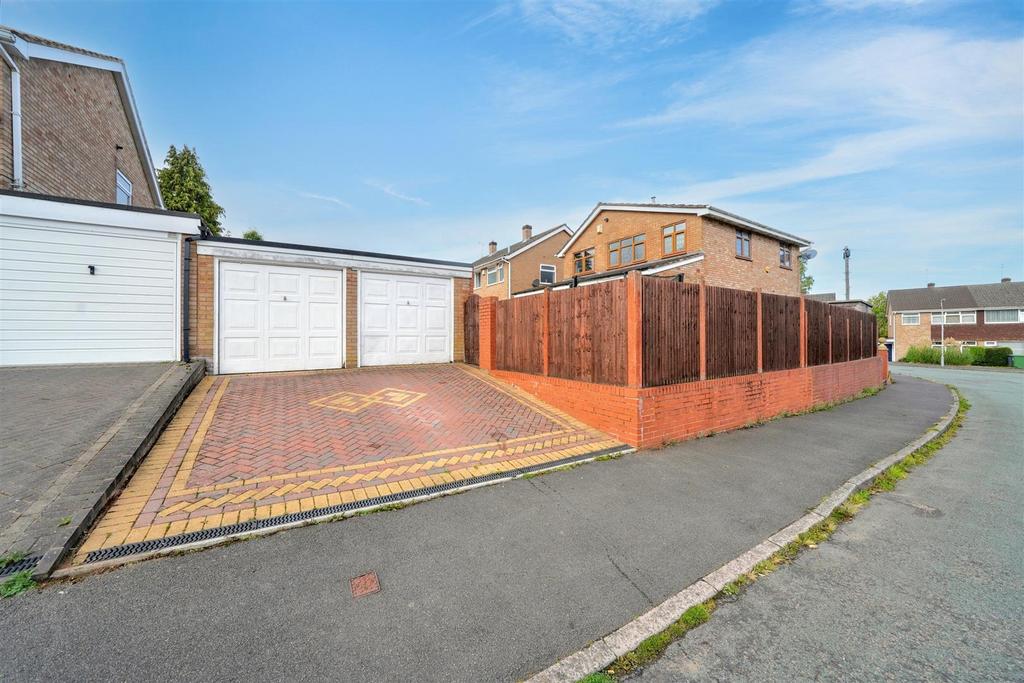 DRIVEWAY.jpg
