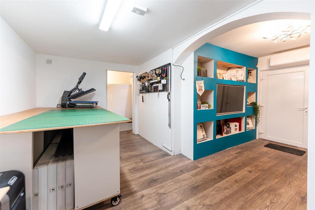 Double garage / studio