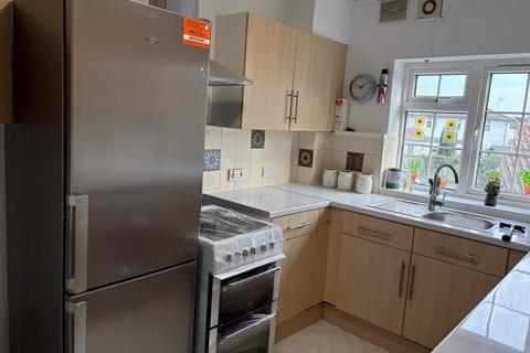 3 bedroom apartment to rent, Wide Lane, Hampshire SO18