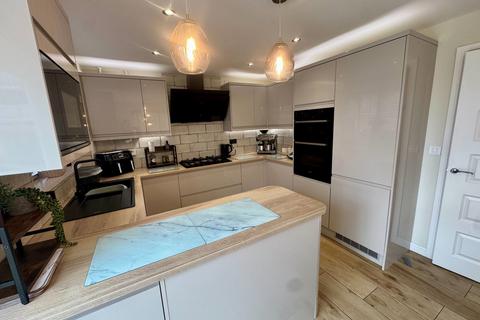 4 bedroom detached house for sale, Sunderland Close, Swadlincote DE11