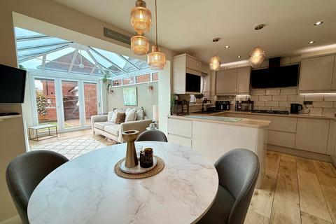 4 bedroom detached house for sale, Sunderland Close, Swadlincote DE11