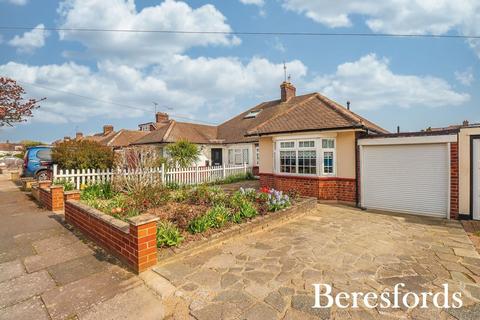 3 bedroom bungalow for sale, Worcester Avenue, Upminster, RM14
