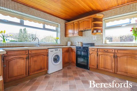 3 bedroom bungalow for sale, Worcester Avenue, Upminster, RM14