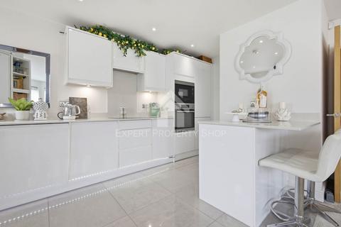 1 bedroom apartment for sale, High Road, Benfleet