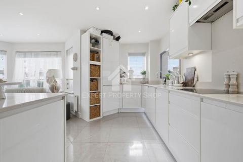 1 bedroom apartment for sale, High Road, Benfleet