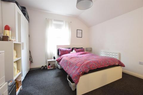 undefined, High Street, Sutton SM1