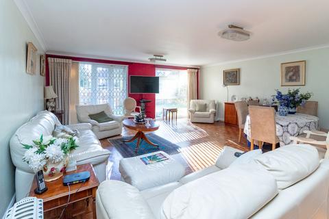 2 bedroom flat for sale, Stonegrove, Edgware, HA8