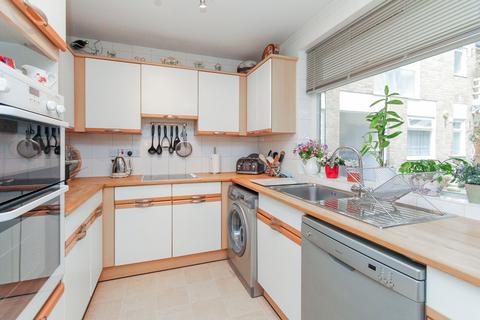 2 bedroom flat for sale, Stonegrove, Edgware, HA8
