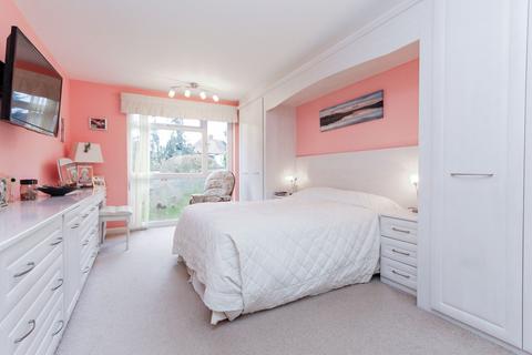 2 bedroom flat for sale, Stonegrove, Edgware, HA8