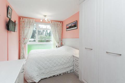 2 bedroom flat for sale, Stonegrove, Edgware, HA8