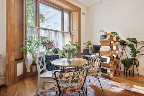 2 bedroom flat to rent, Kensington Gardens Square, London W2