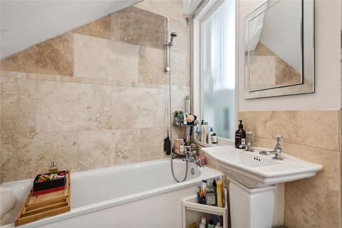 2 bedroom flat to rent, Kensington Gardens Square, London W2