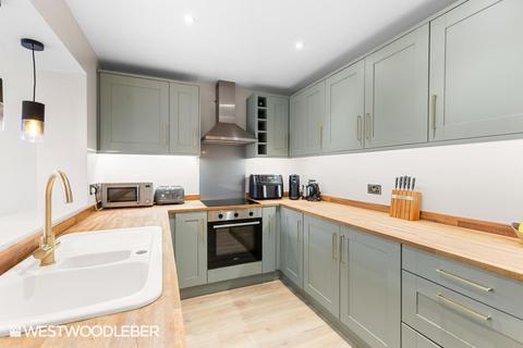 3 bedroom semi-detached house for sale, Stoneleigh Drive, Hoddesdon EN11