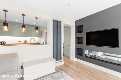 3 bedroom semi-detached house for sale, Stoneleigh Drive, Hoddesdon EN11