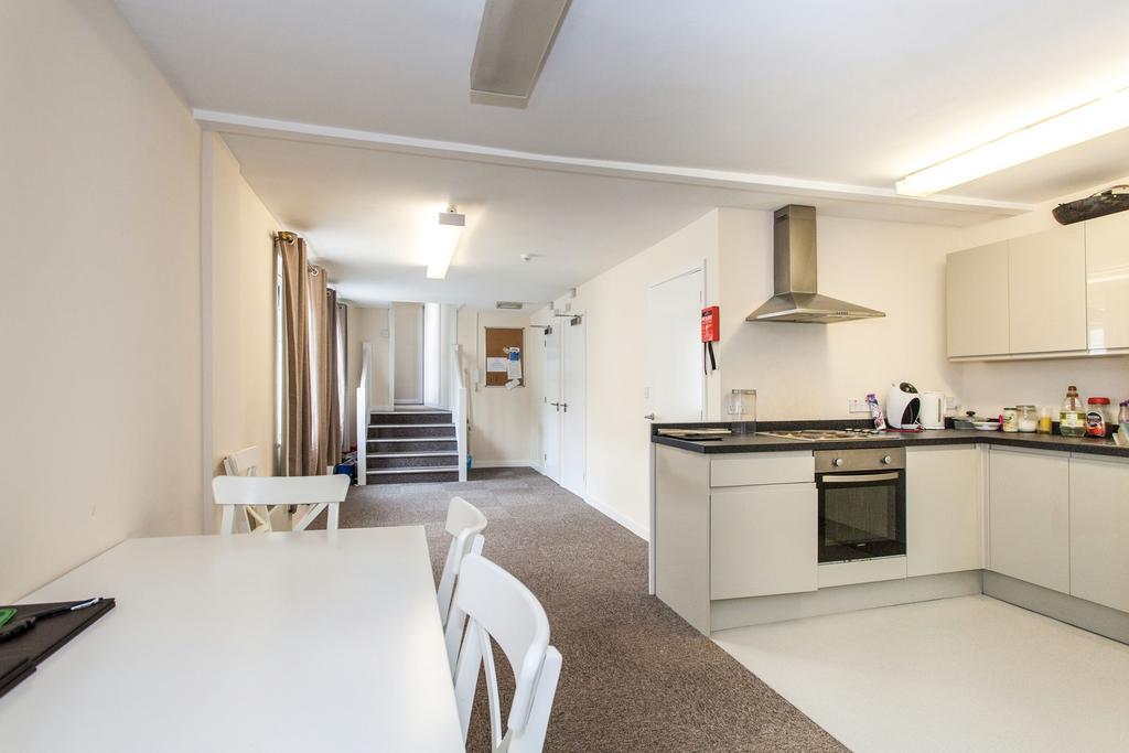 Lounge/ Kitchen