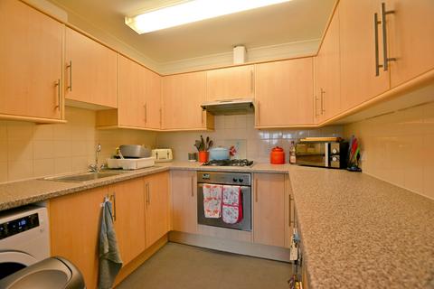 1 bedroom flat to rent, Cambridge Road, Crowthorne, RG45