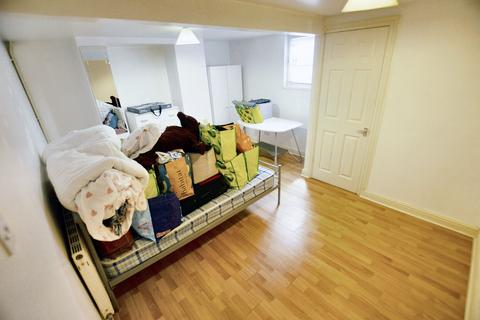 3 bedroom terraced house to rent, Clarkson View, Leeds LS6