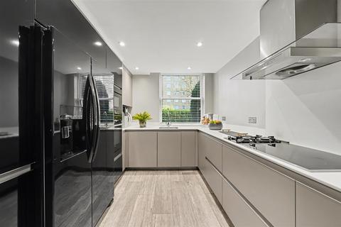 4 bedroom house to rent, St John's Wood Park, London