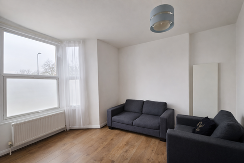 3 bedroom flat to rent, Finsbury Park, London N4