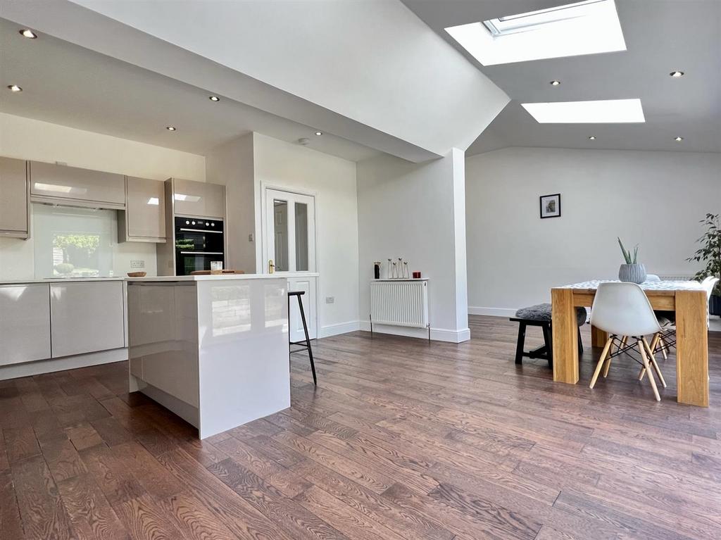 Dining kitchen