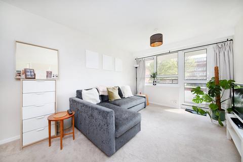 2 bedroom flat for sale, Goulden House, Bullen Street, London