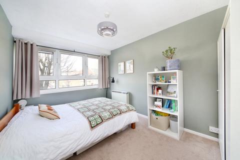 2 bedroom flat for sale, Goulden House, Bullen Street, London