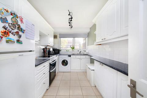 2 bedroom flat for sale, Goulden House, Bullen Street, London