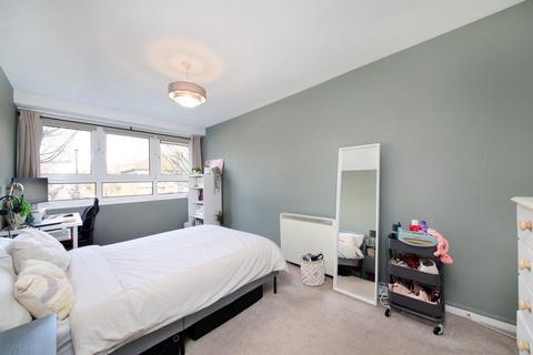 2 bedroom flat for sale, Goulden House, Bullen Street, London