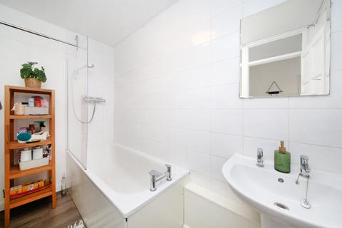 2 bedroom flat for sale, Goulden House, Bullen Street, London