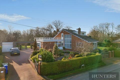 4 bedroom detached house for sale, Southcliffe Drive, Primrose Valley, Filey