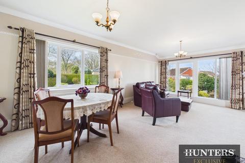 4 bedroom detached house for sale, Southcliffe Drive, Primrose Valley, Filey