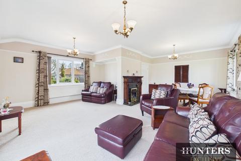 4 bedroom detached house for sale, Southcliffe Drive, Primrose Valley, Filey