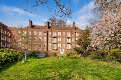 2 bedroom flat to rent, Well Walk