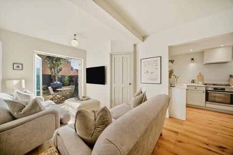 2 bedroom maisonette for sale, Lawrence Road, London W5