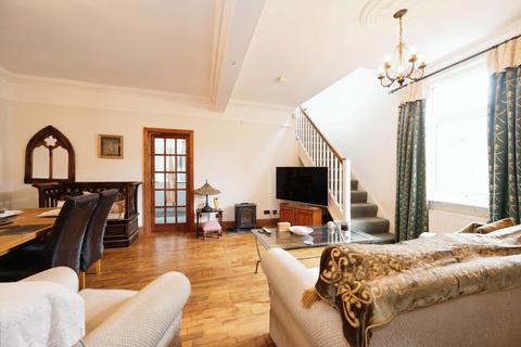 2 bedroom terraced house for sale, Suntrap Gardens, Sea Front, Hayling Island, Hampshire, PO11