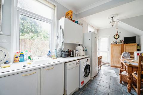 2 bedroom terraced house for sale, Suntrap Gardens, Sea Front, Hayling Island, Hampshire, PO11